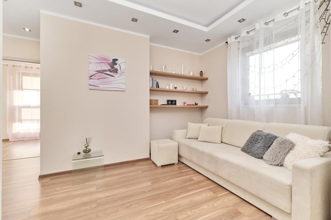 Krakowska With Balcony And Free Garage By Renters Apartment Wroclaw