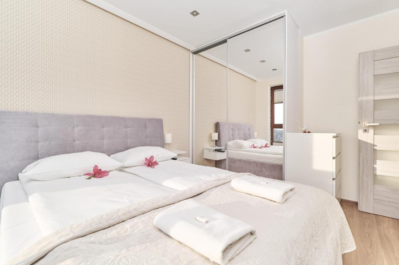 Apartment Krakowska With Balcony And Free Garage By Renters