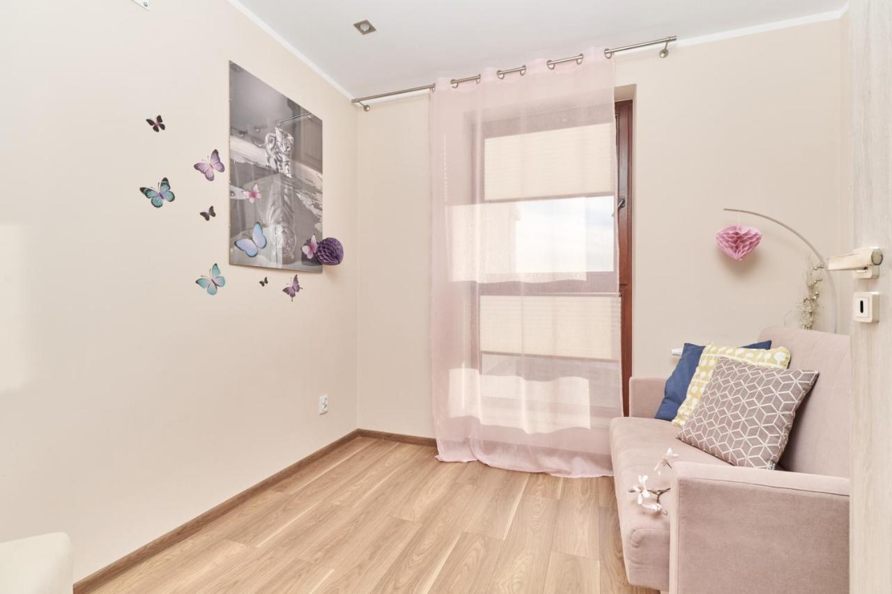 Apartment Krakowska With Balcony And Free Garage By Renters Wroclaw