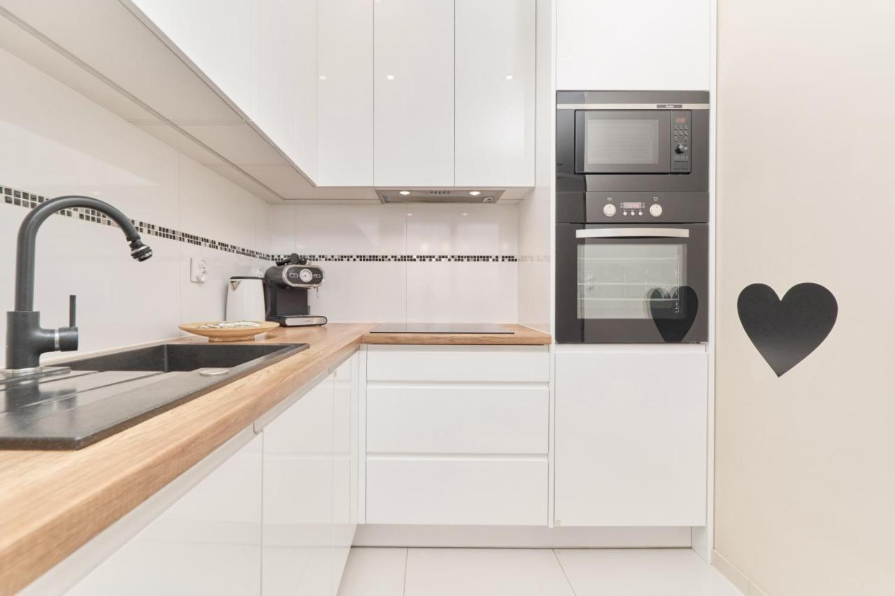 Krakowska With Balcony And Free Garage By Renters Apartment Wroclaw