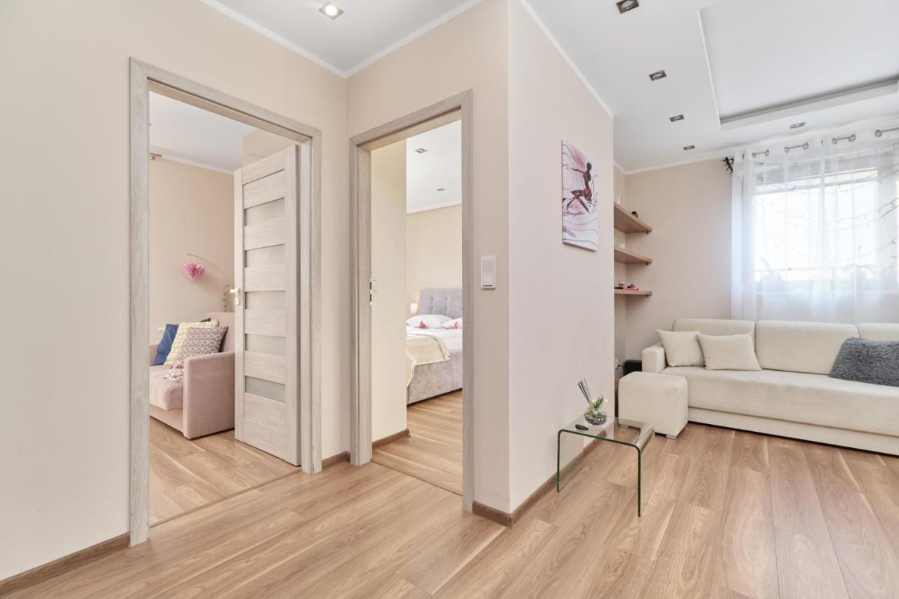Krakowska With Balcony And Free Garage By Renters