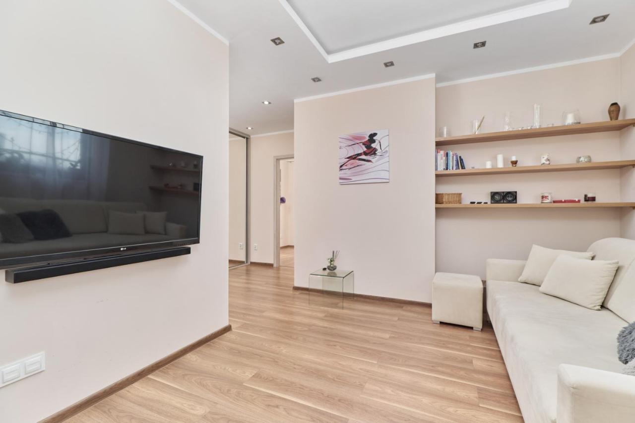 Krakowska With Balcony And Free Garage By Renters Wroclaw