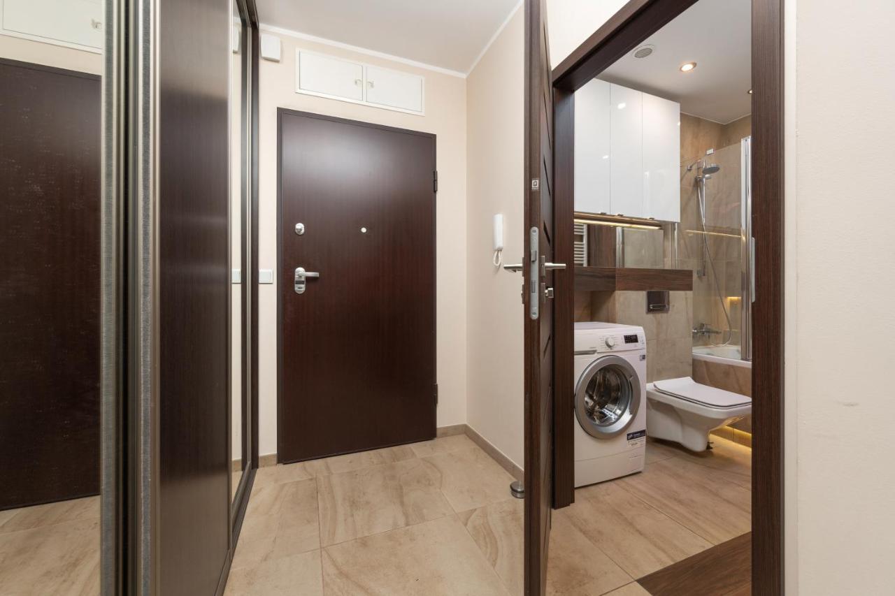 Krakowska With Balcony And Free Garage By Renters Apartment