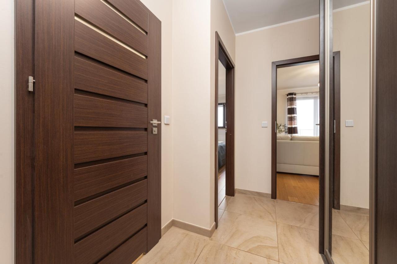 Apartment Krakowska With Balcony And Free Garage By Renters Wroclaw